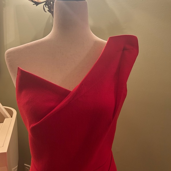 Elegant Red One-Shoulder Dress - Picture 4 of 11